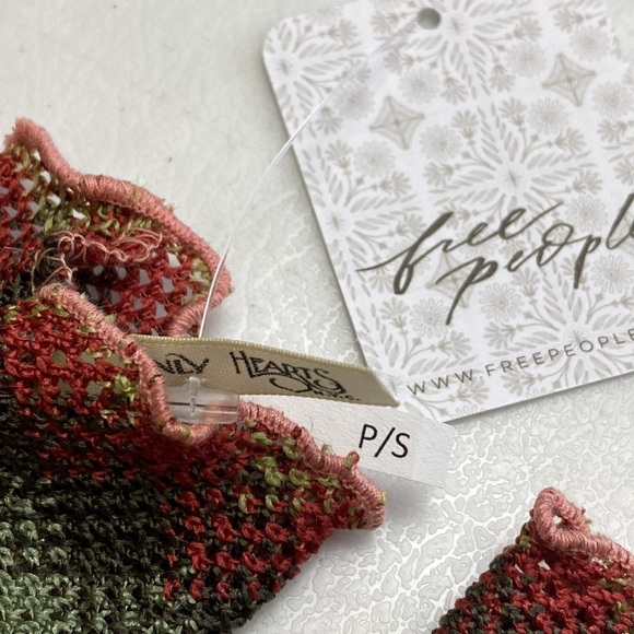 Free People Sierra Woven Diamond Print  Fingerless Gloves - Picture 9 of 13
